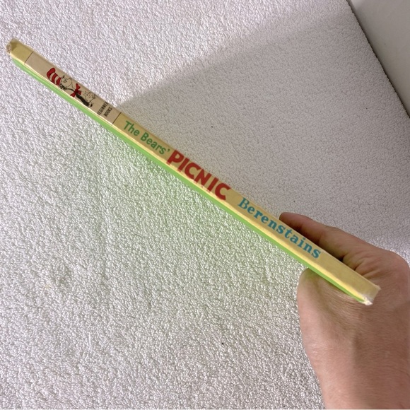 Vintage Bernstein Bears The Bears Picnic Hard Cover Story Book - Picture 6 of 9